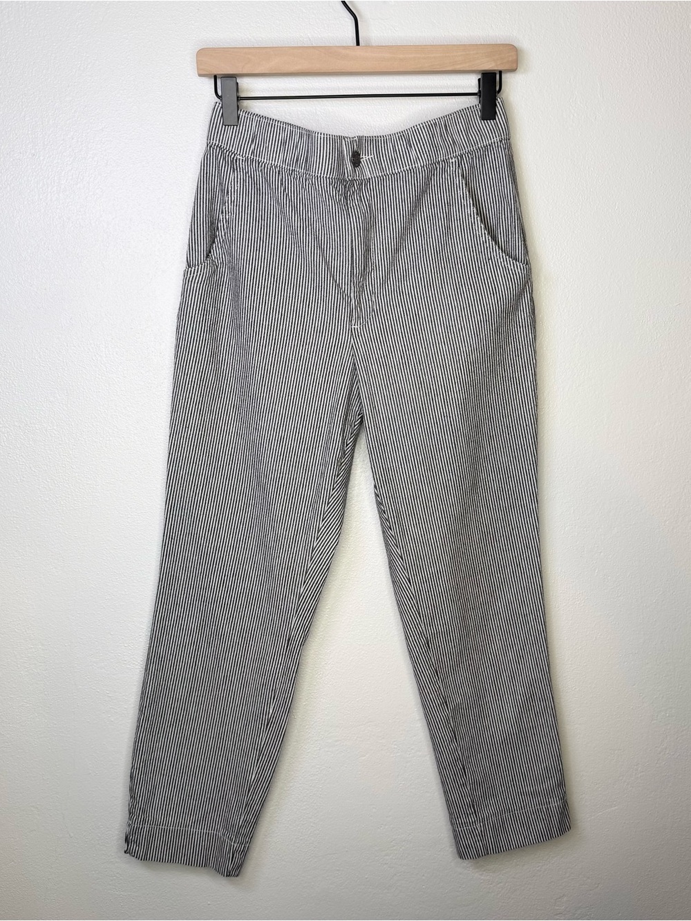 Hollister Women's Blue & White Cotton Pinstripe Cropped Ankle Pants Size Medium